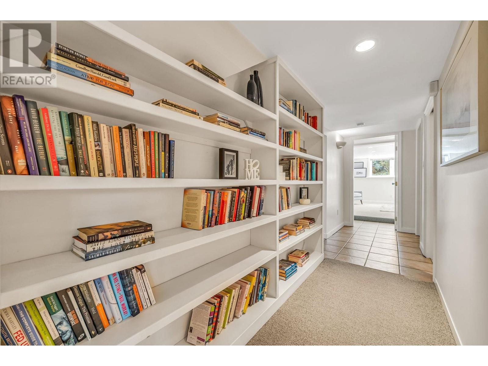 1031 BELMONT AVENUE, North Vancouver