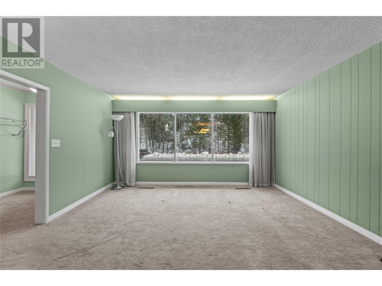 1115 Victoria Road W, Revelstoke