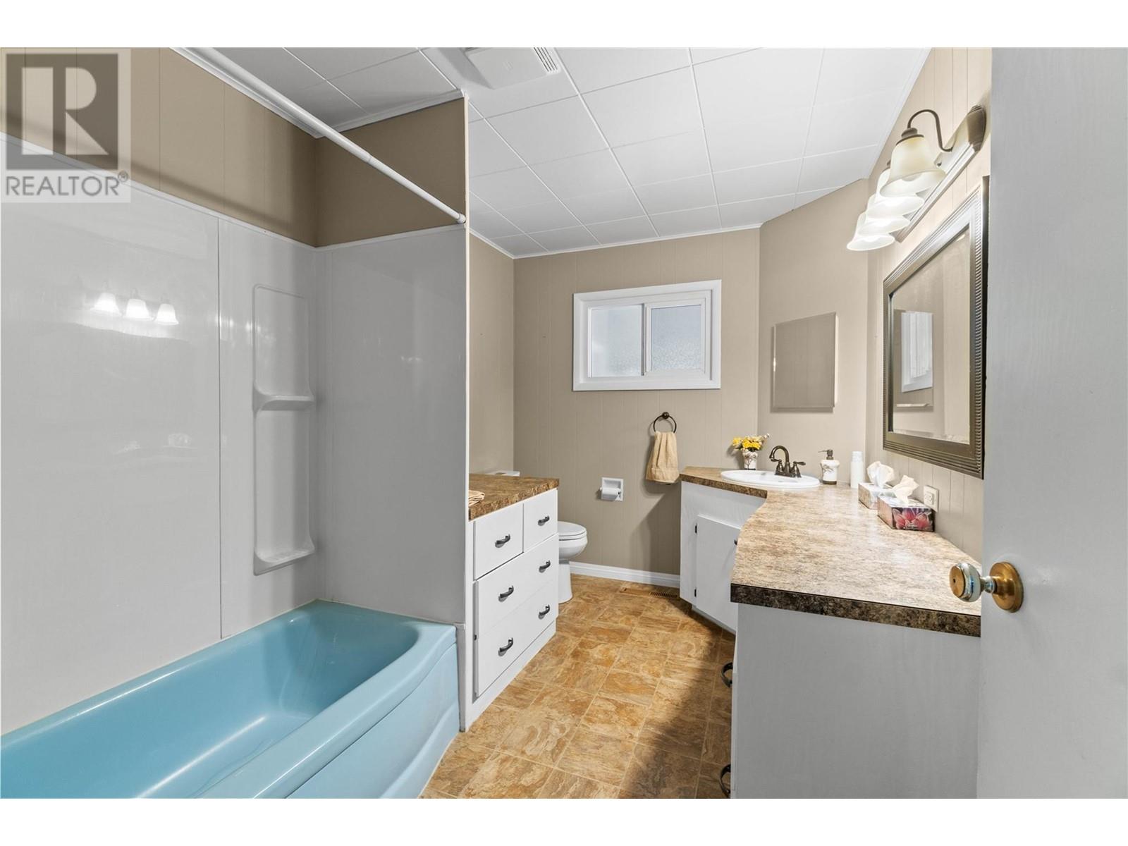 1115 Victoria Road W, Revelstoke