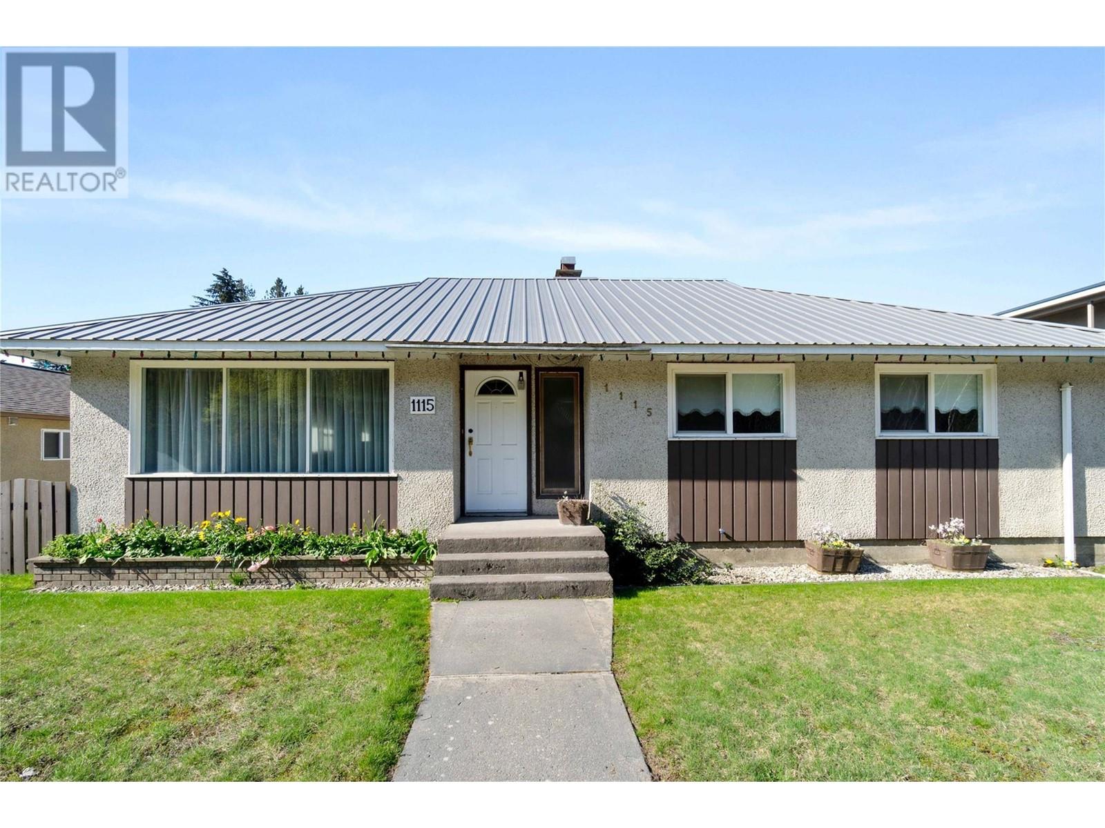 1115 Victoria Road W, Revelstoke