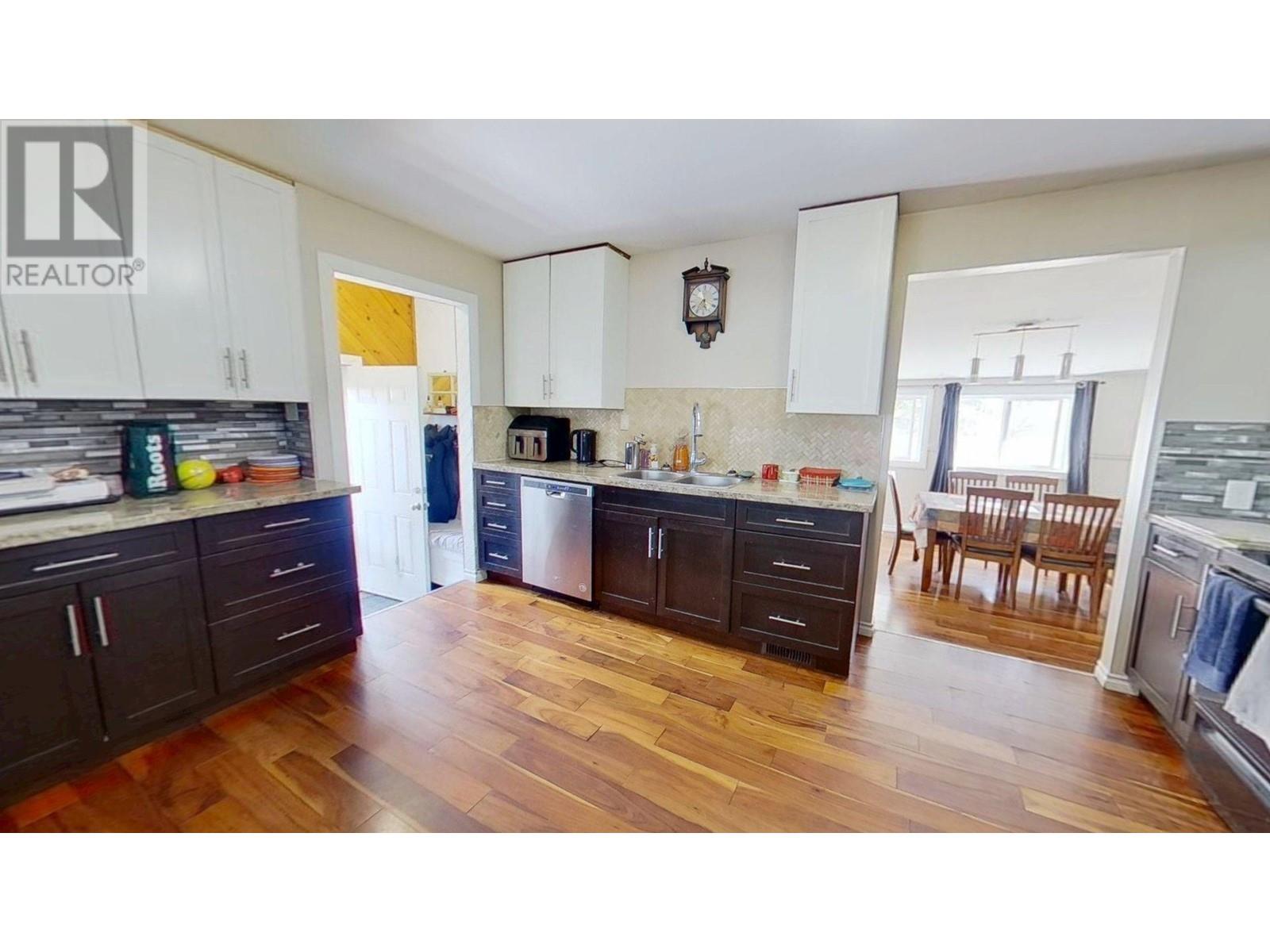 Photo 9 of 8315 94 Avenue, Fort St John BC