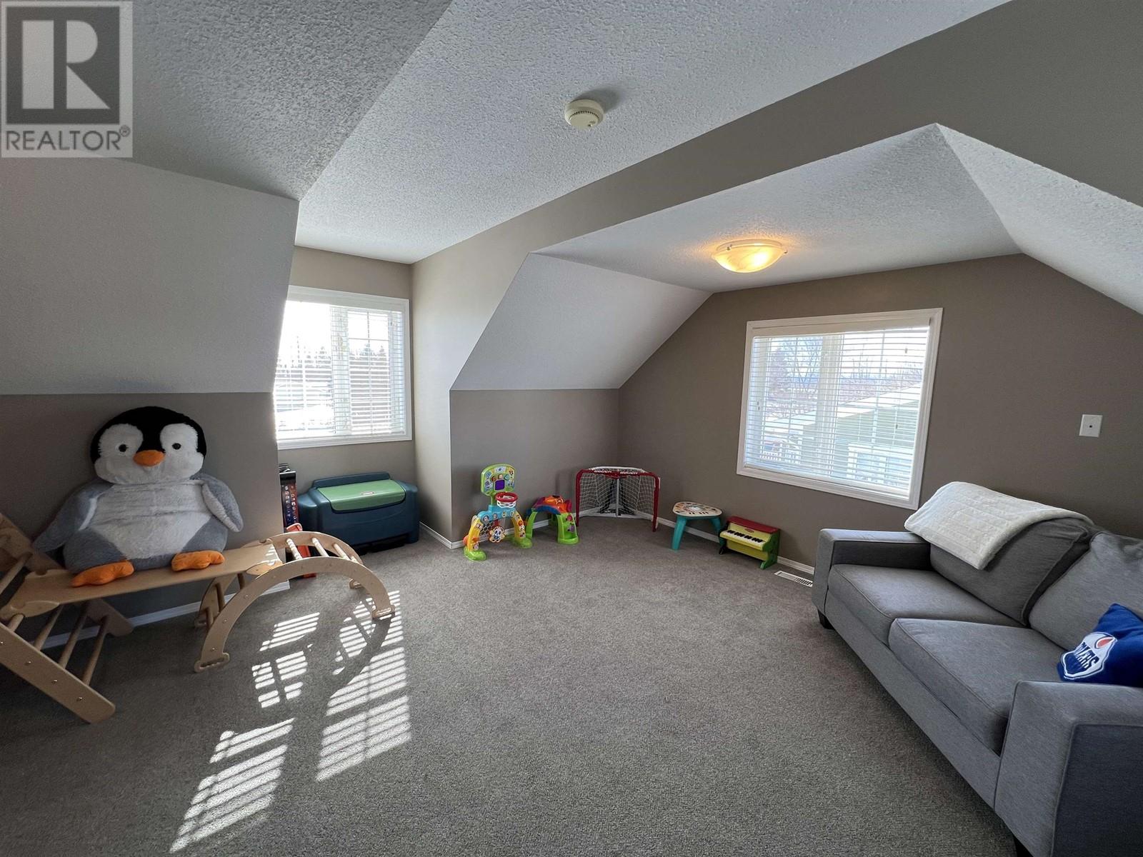 5508 MINNAKER CRESCENT, Fort Nelson