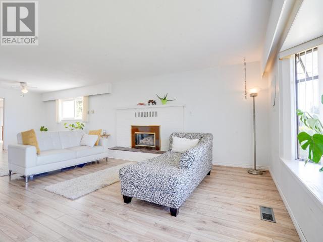 4674 REDONDA AVE, Powell River