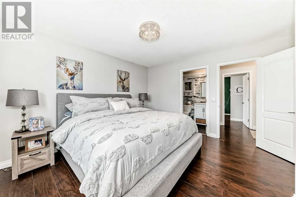 Single Family House for Sale in  Douglas Ridge Circle SE Douglasdale/Glen Calgary 