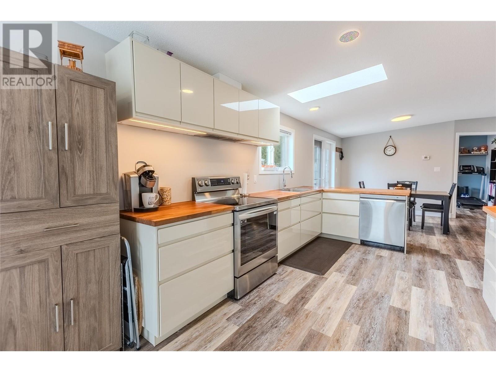141 Topaz Crescent, Logan Lake