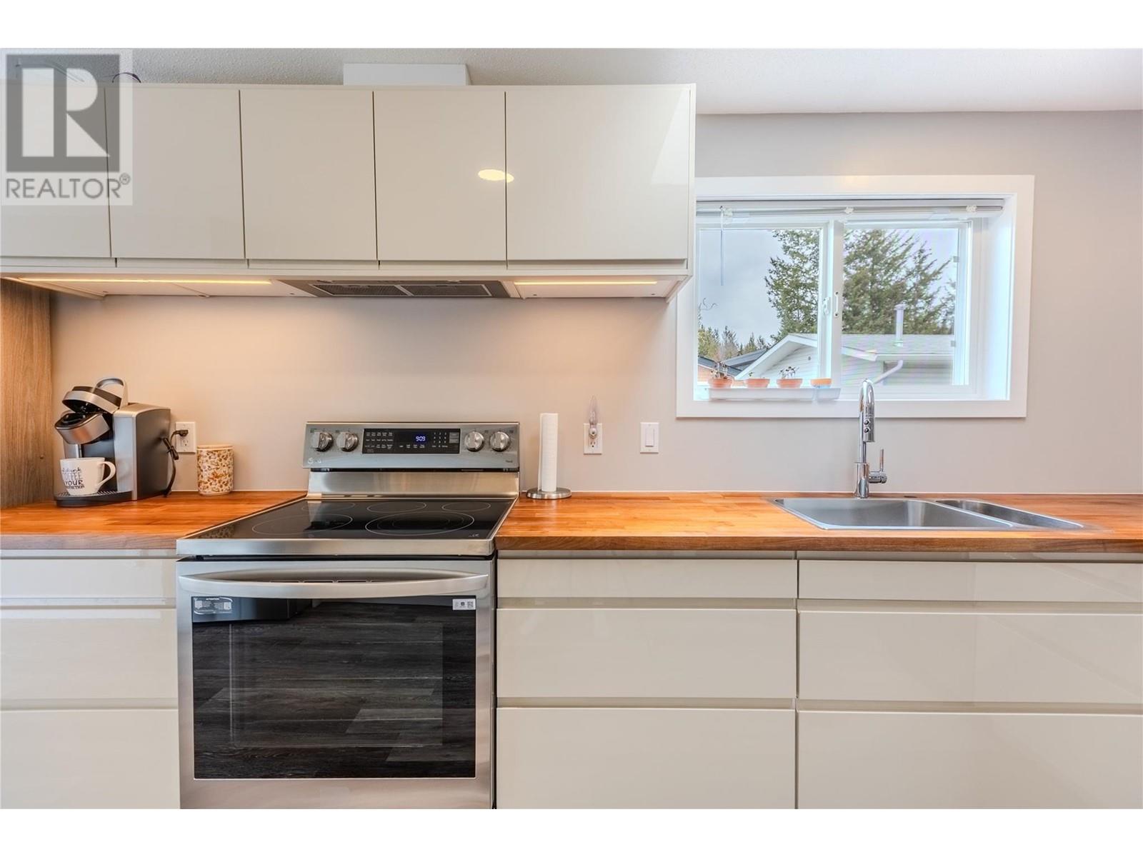 141 Topaz Crescent, Logan Lake