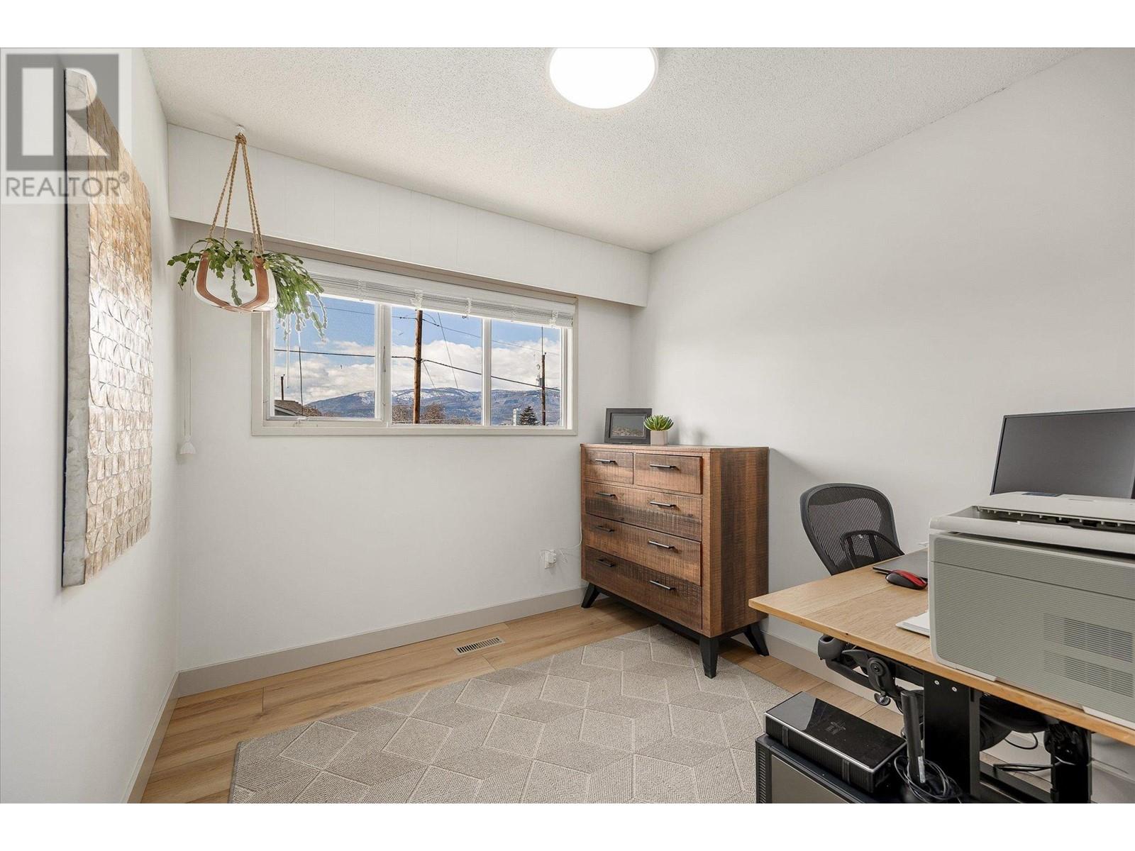  1359 Highland Drive South, Kelowna