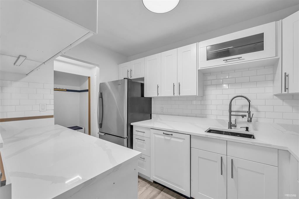 102 1555 FIR STREET, White Rock