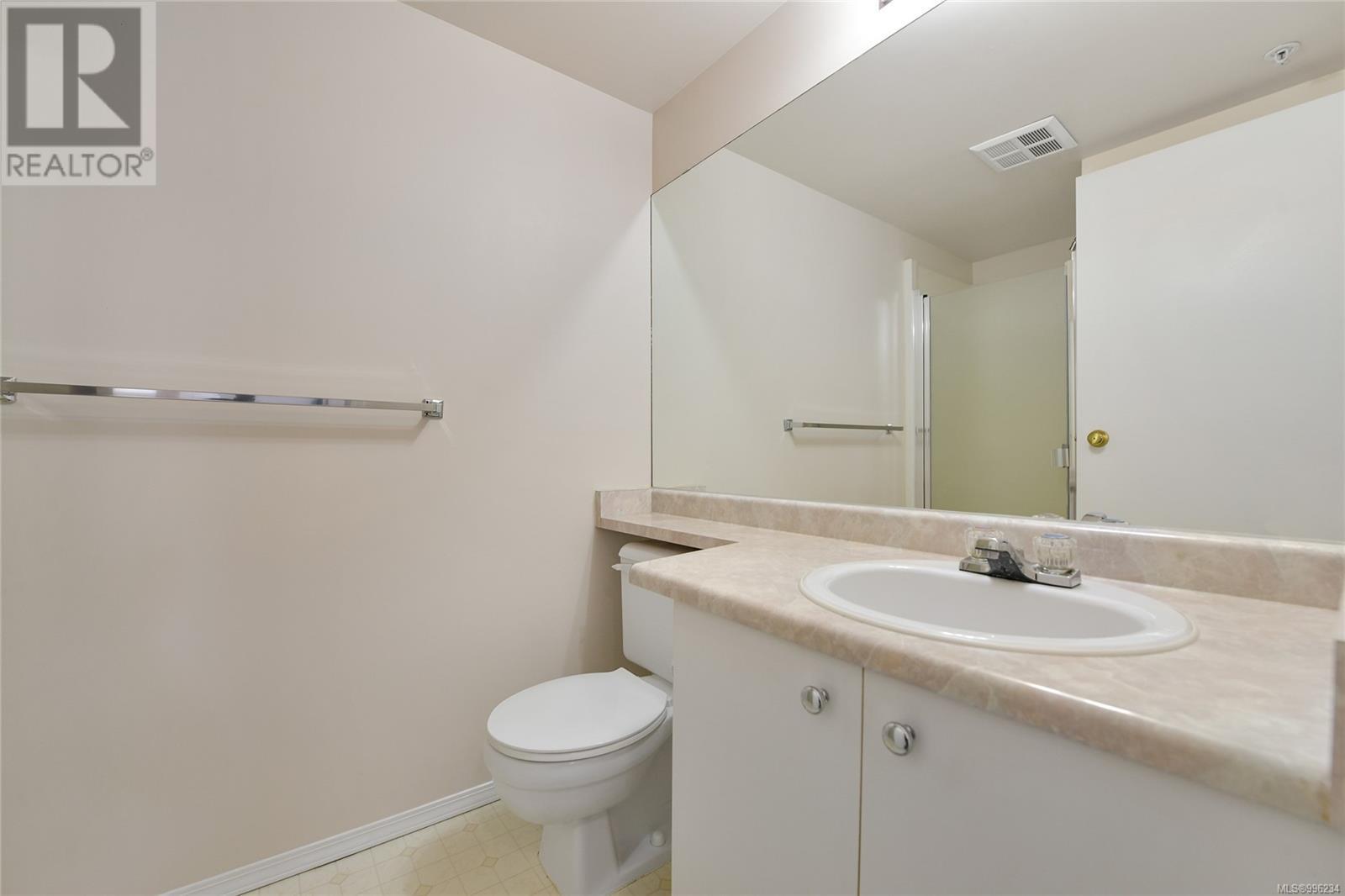 305 2511 QUADRA Street, Victoria