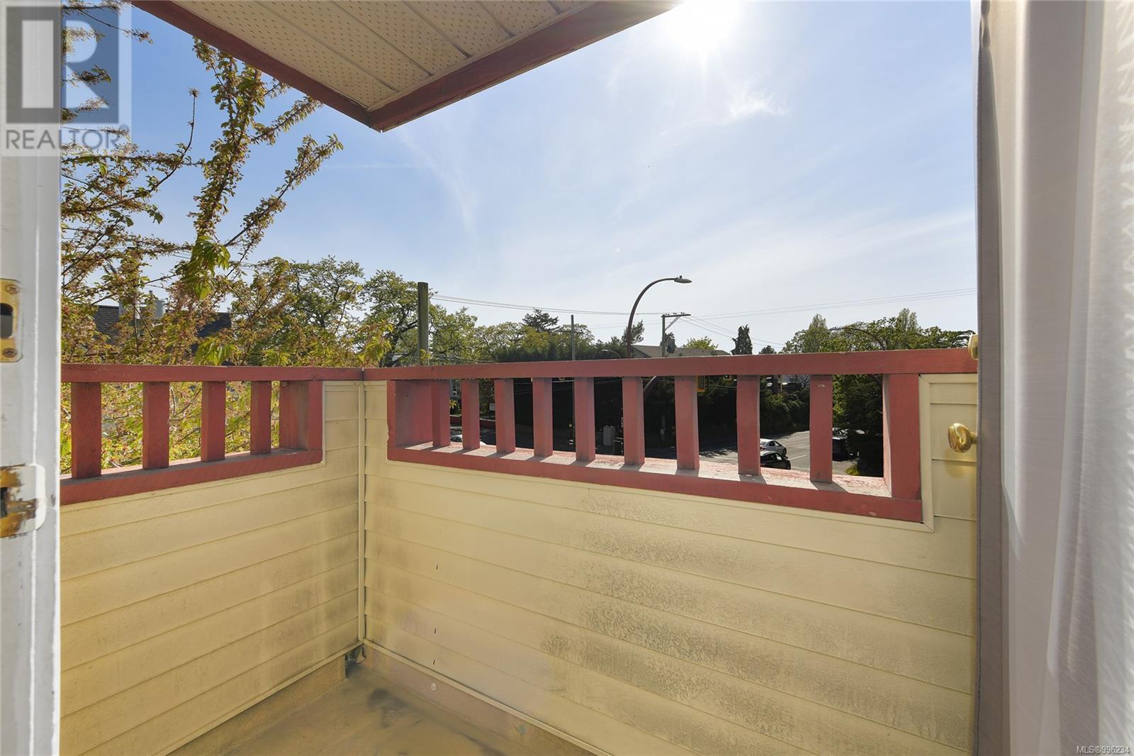 305 2511 QUADRA Street, Victoria