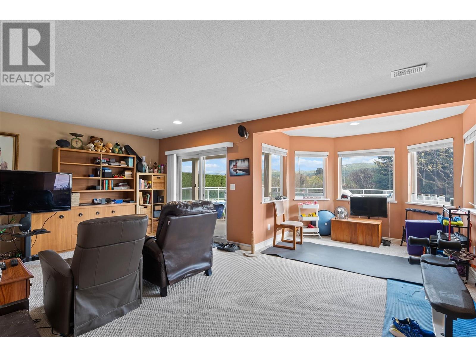 Photo 9 of 3460 Navatanee Drive, Kamloops BC