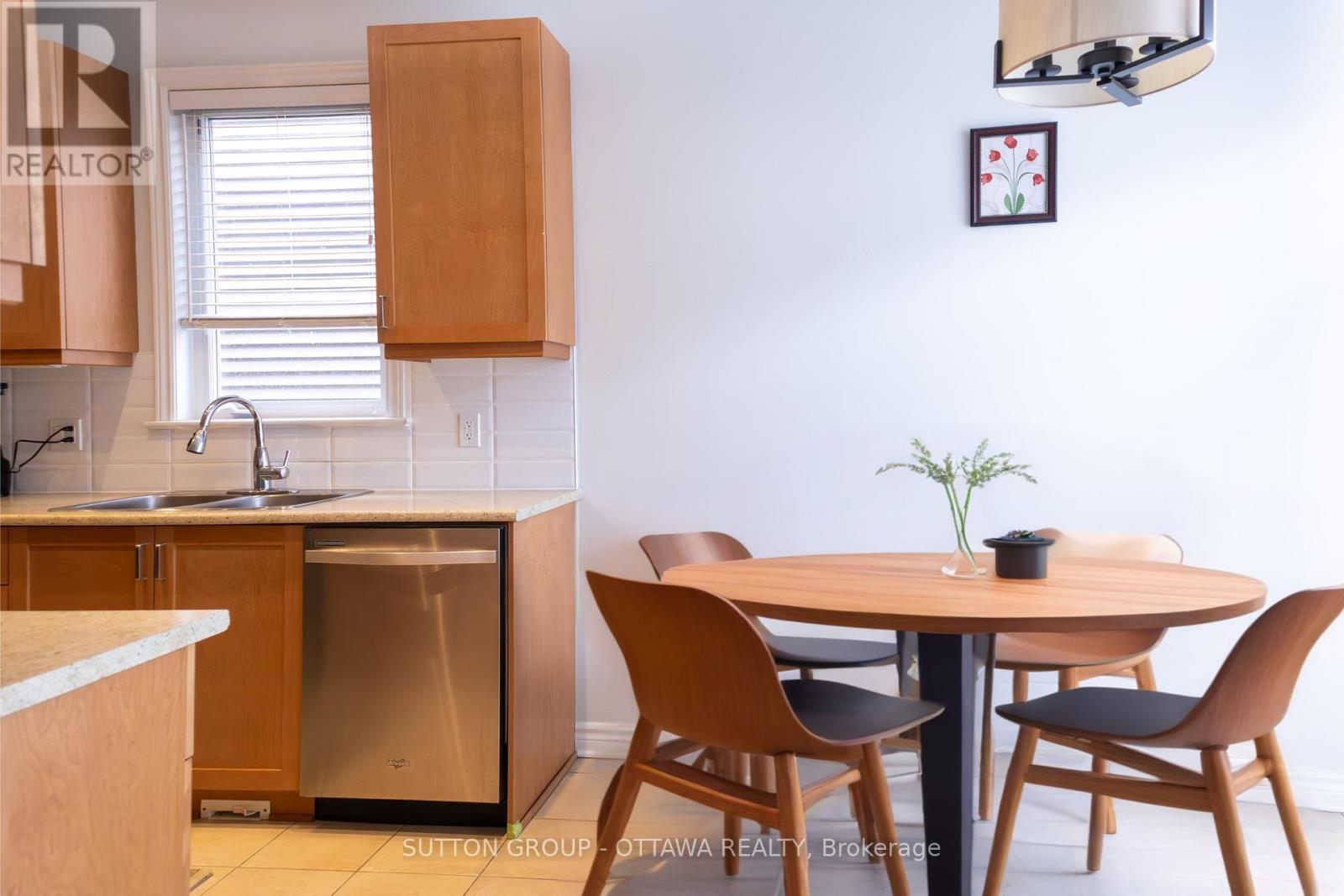 Photo 31 of 654 Moorpark Avenue, Ottawa ON