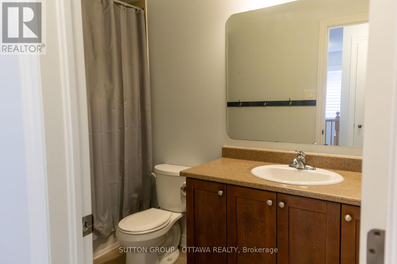 Photo 23 of 654 Moorpark Avenue, Ottawa ON