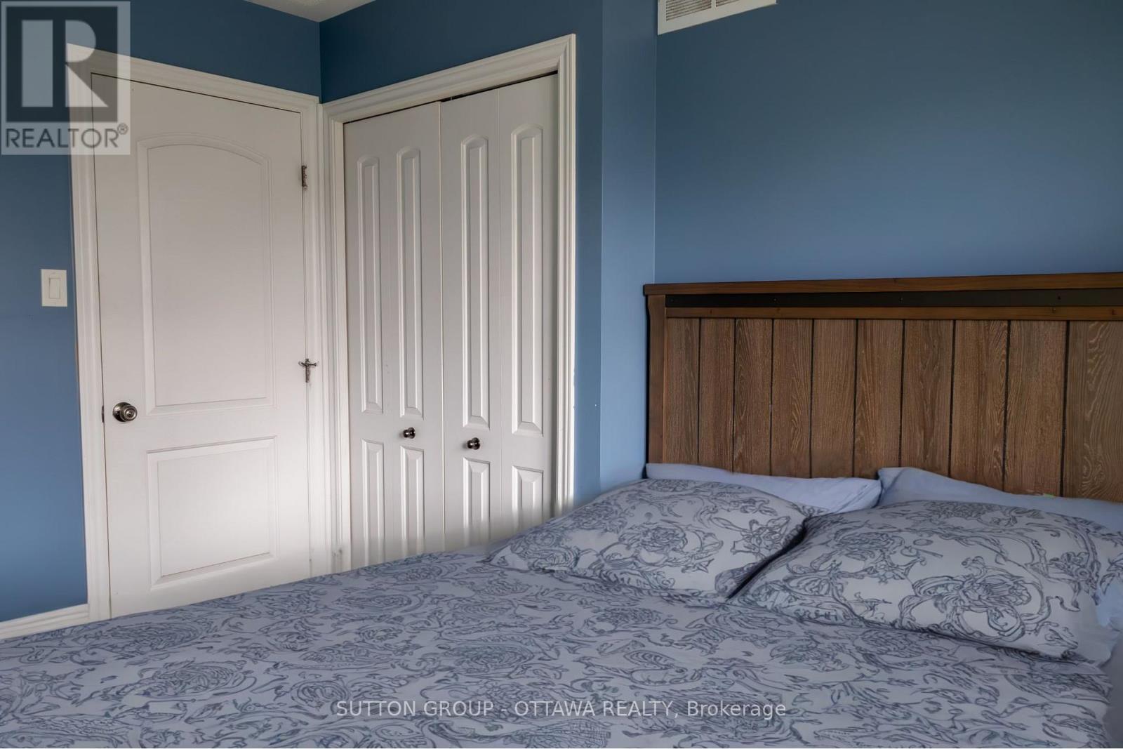 Photo 25 of 654 Moorpark Avenue, Ottawa ON