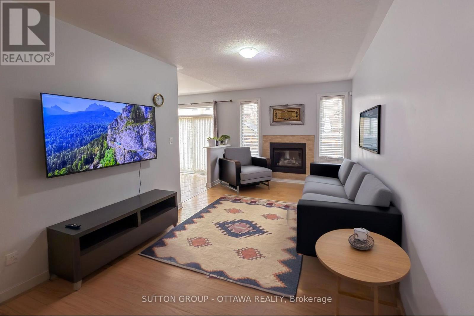 Photo 3 of 654 Moorpark Avenue, Ottawa ON