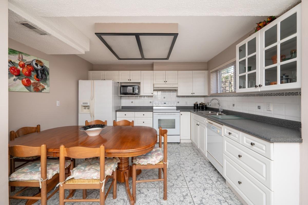 Photo 15 of 11496 85 A Avenue, Delta BC