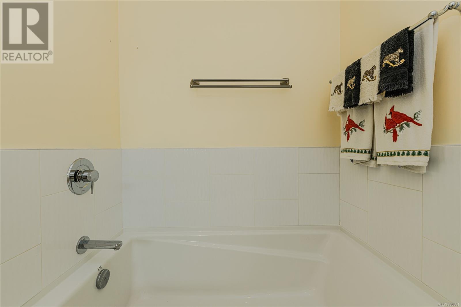  234 Wilkie Way, Salt Spring