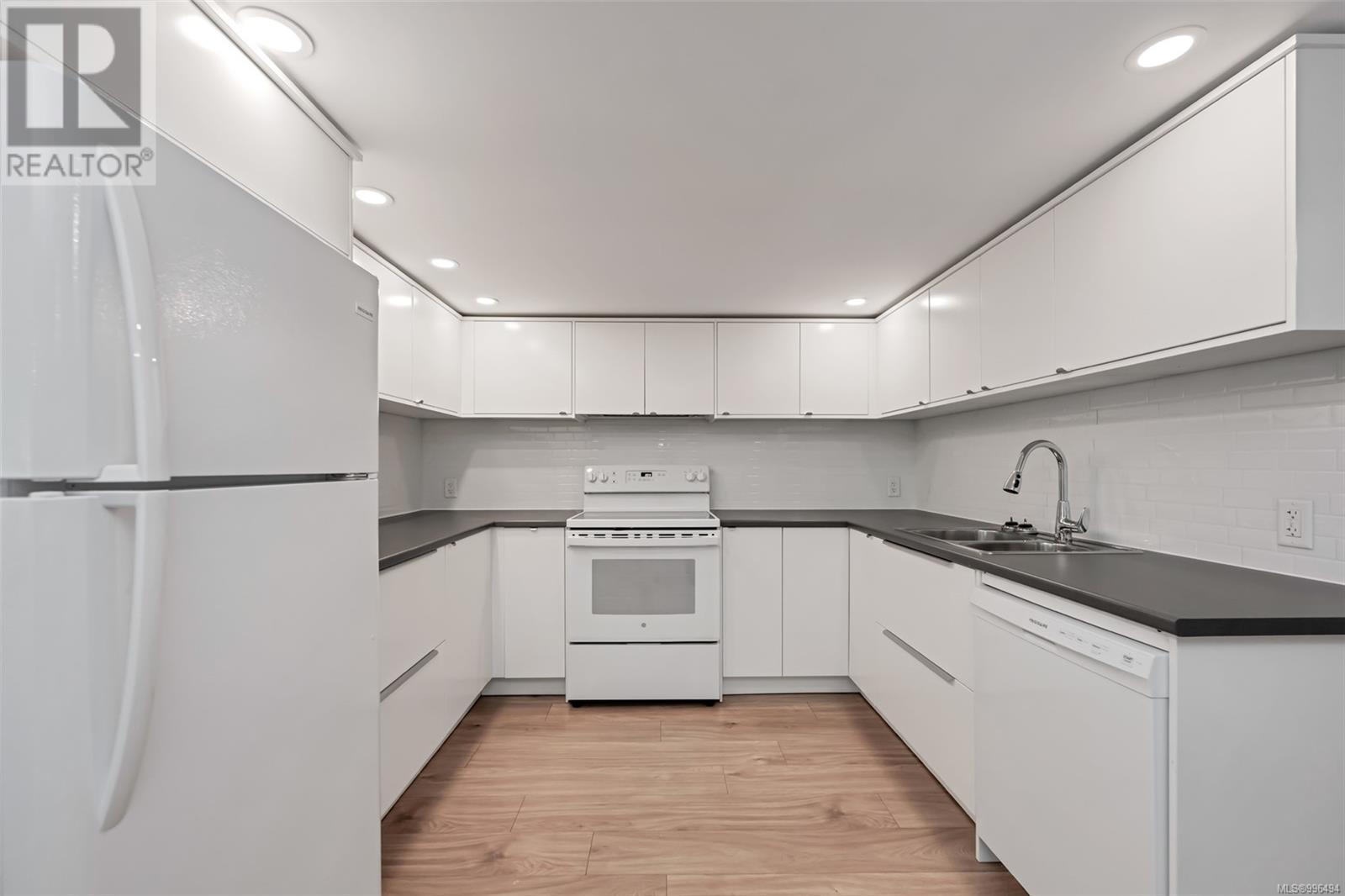  2262 Lansdowne Road, Oak Bay