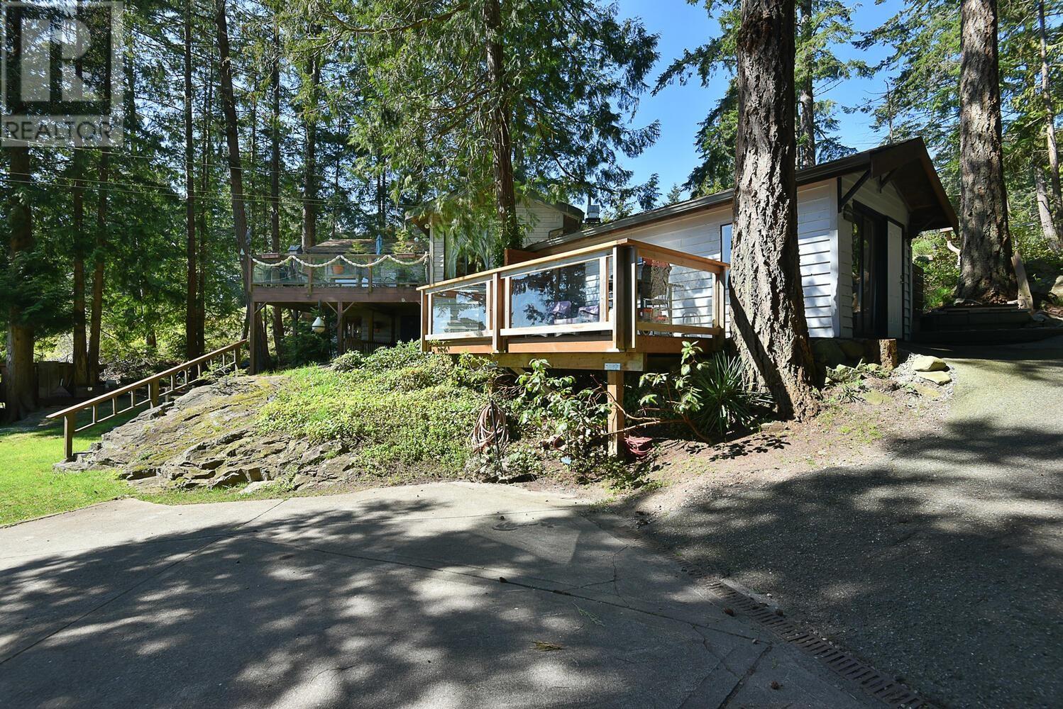 7297 BELLE ROAD, Sechelt