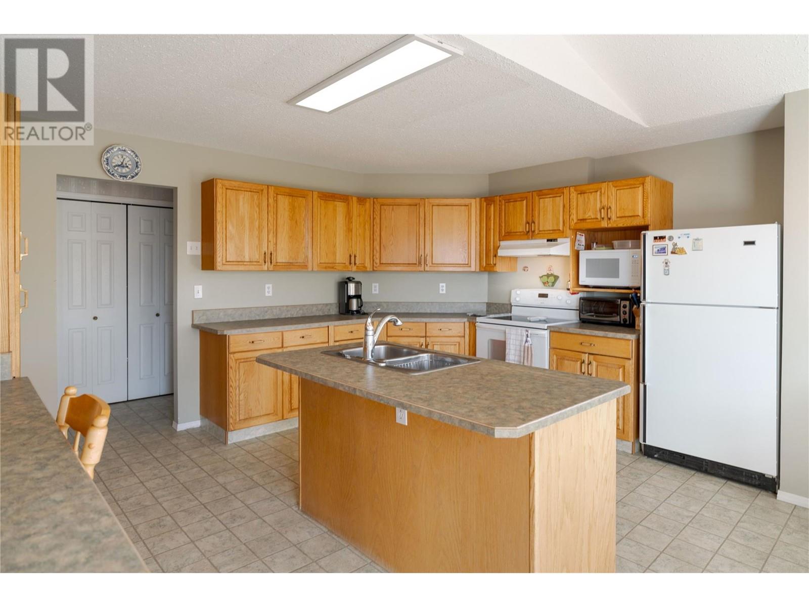  1049 Kelly Drive, West Kelowna
