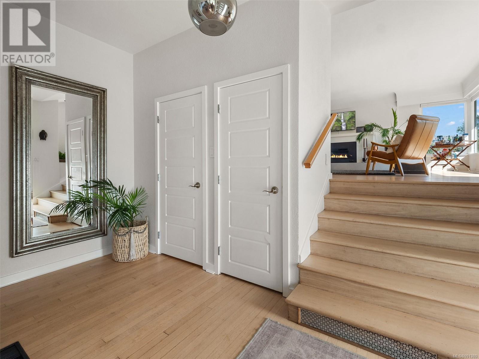 Photo 15 of 3640 Crestview Rd, Oak Bay BC