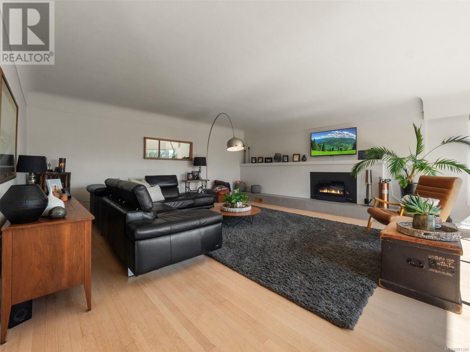 Photo 38 of 3640 Crestview Rd, Oak Bay BC