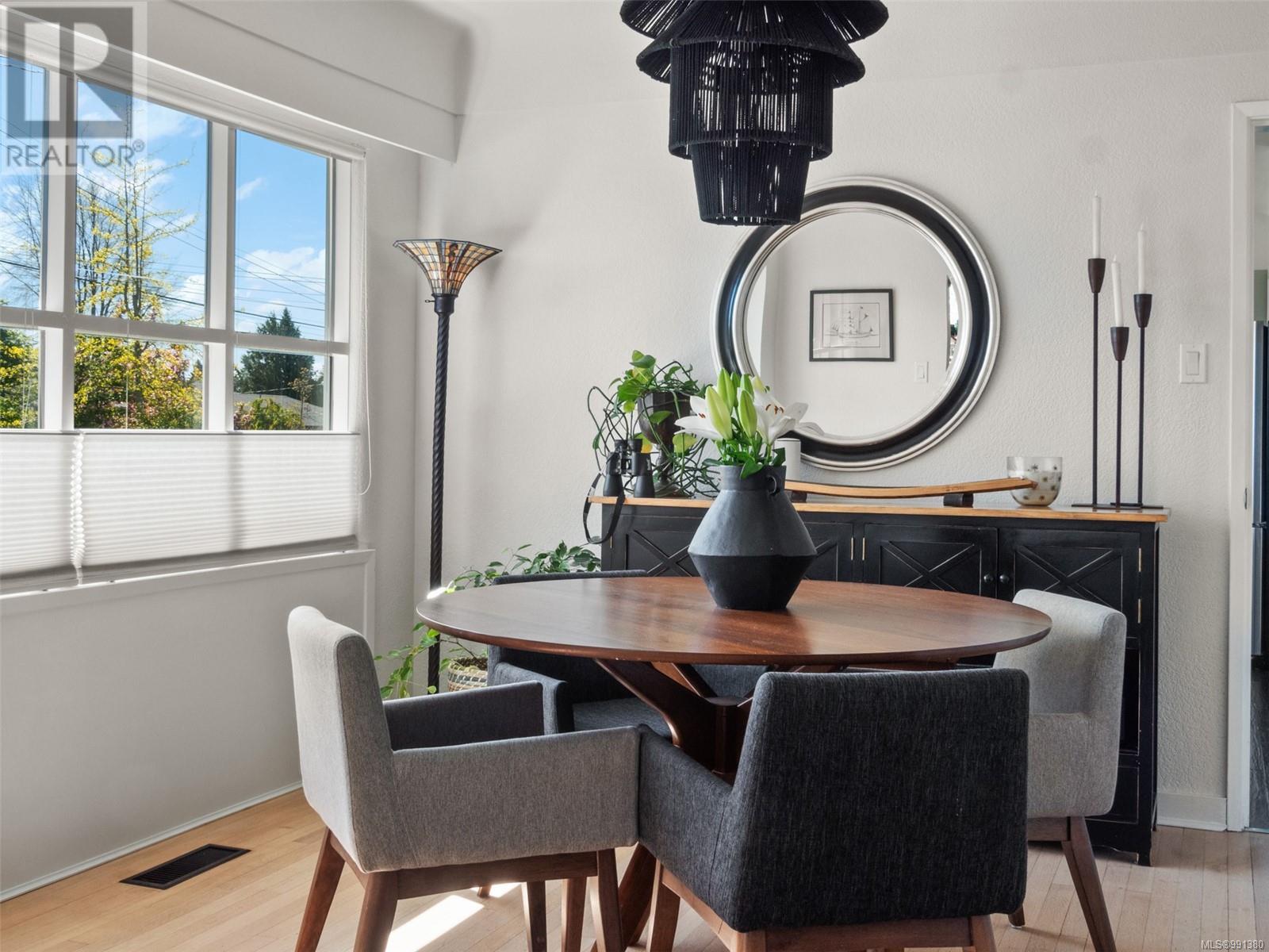 Photo 37 of 3640 Crestview Rd, Oak Bay BC