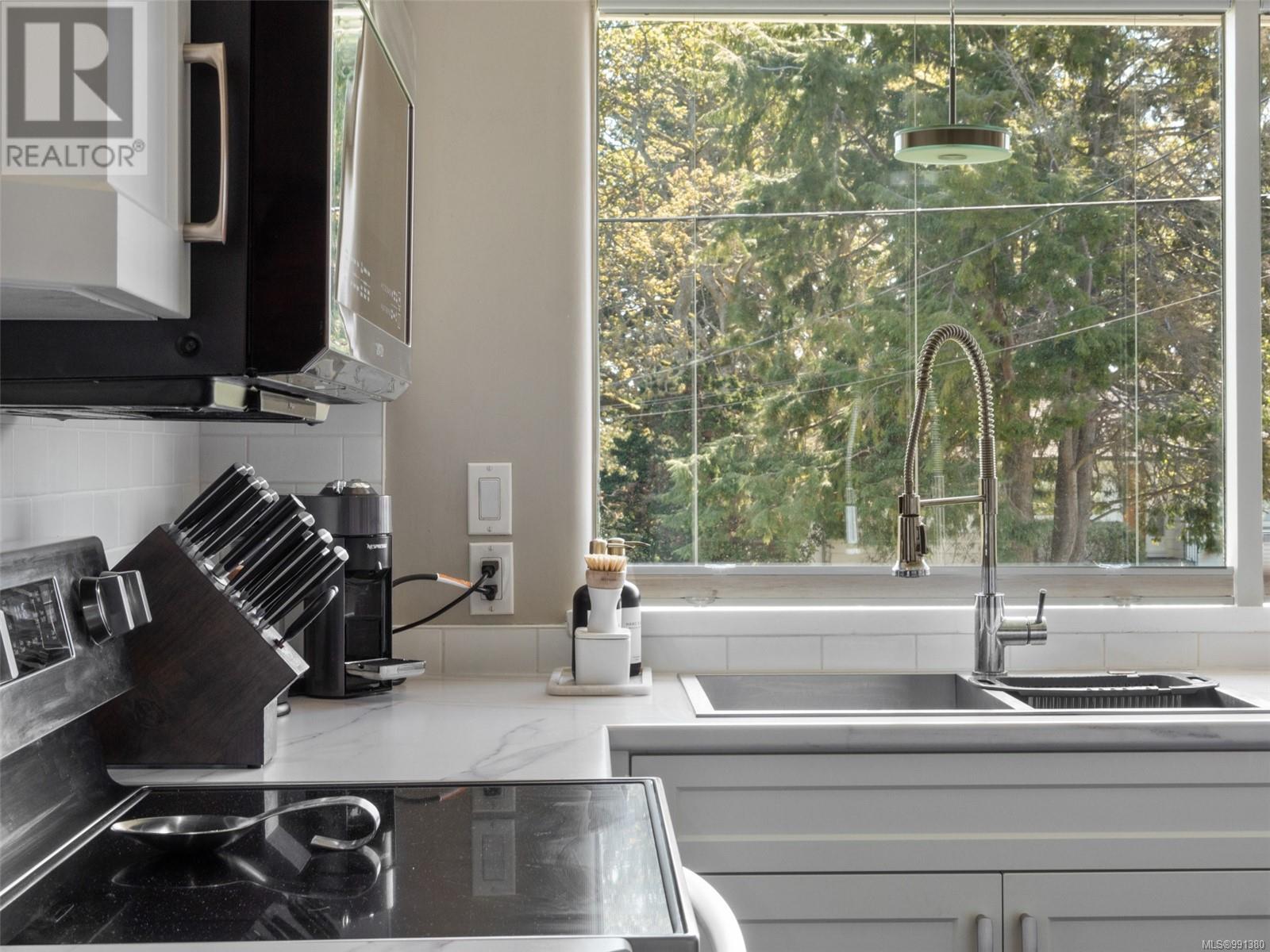  3640 Crestview Road, Oak Bay