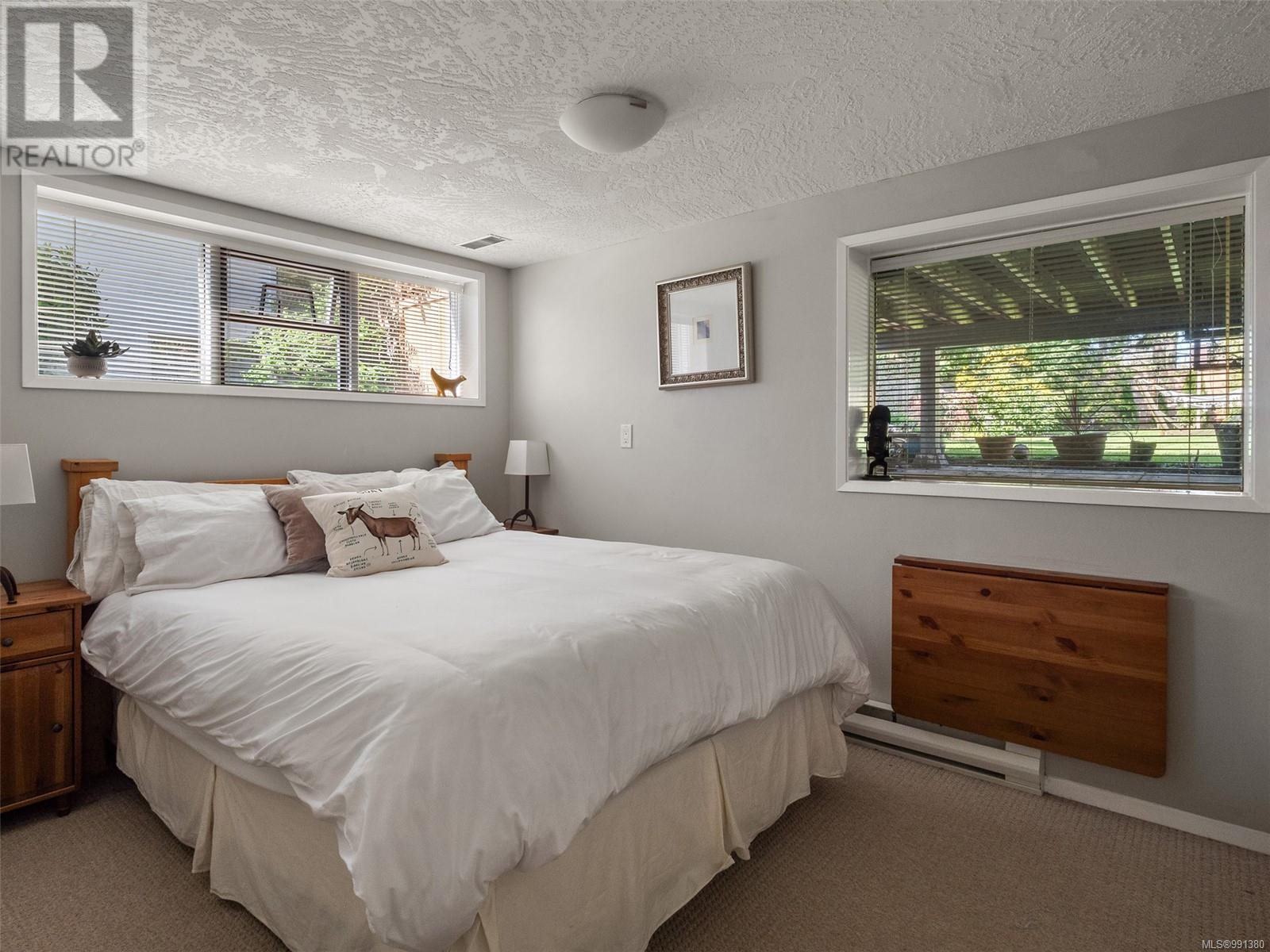Photo 7 of 3640 Crestview Rd, Oak Bay BC