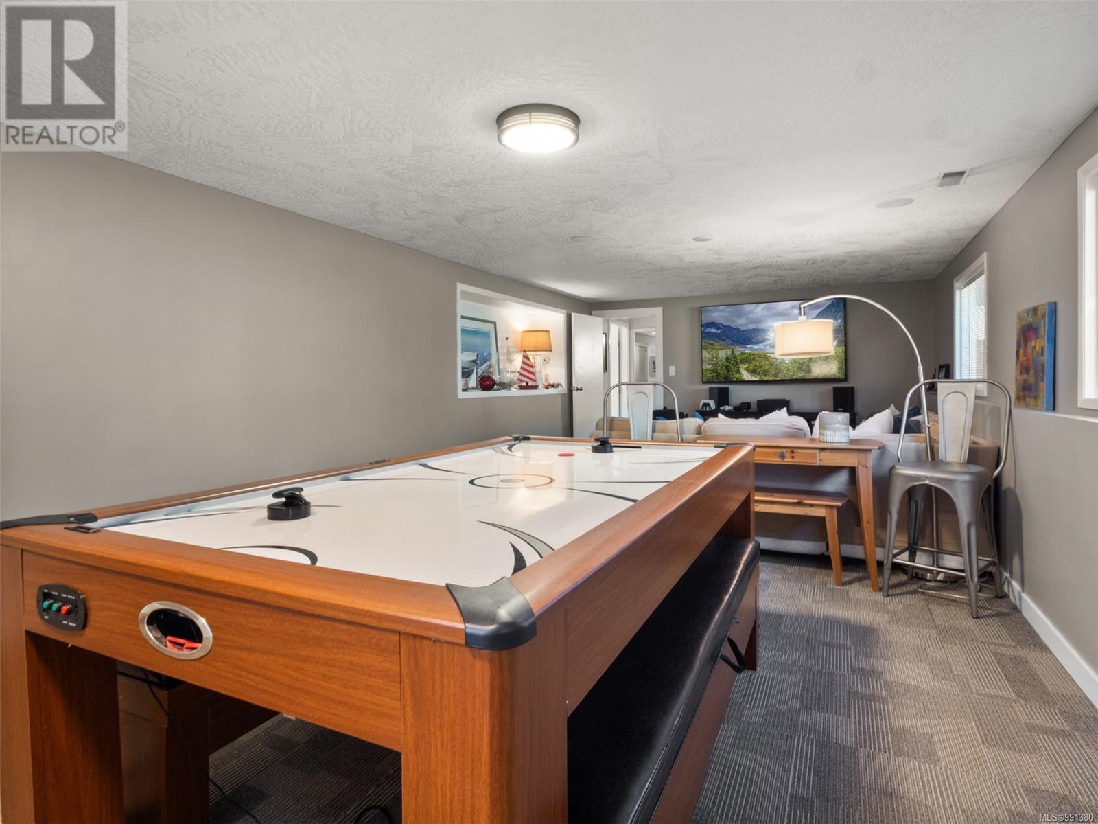 Photo 25 of 3640 Crestview Rd, Oak Bay BC