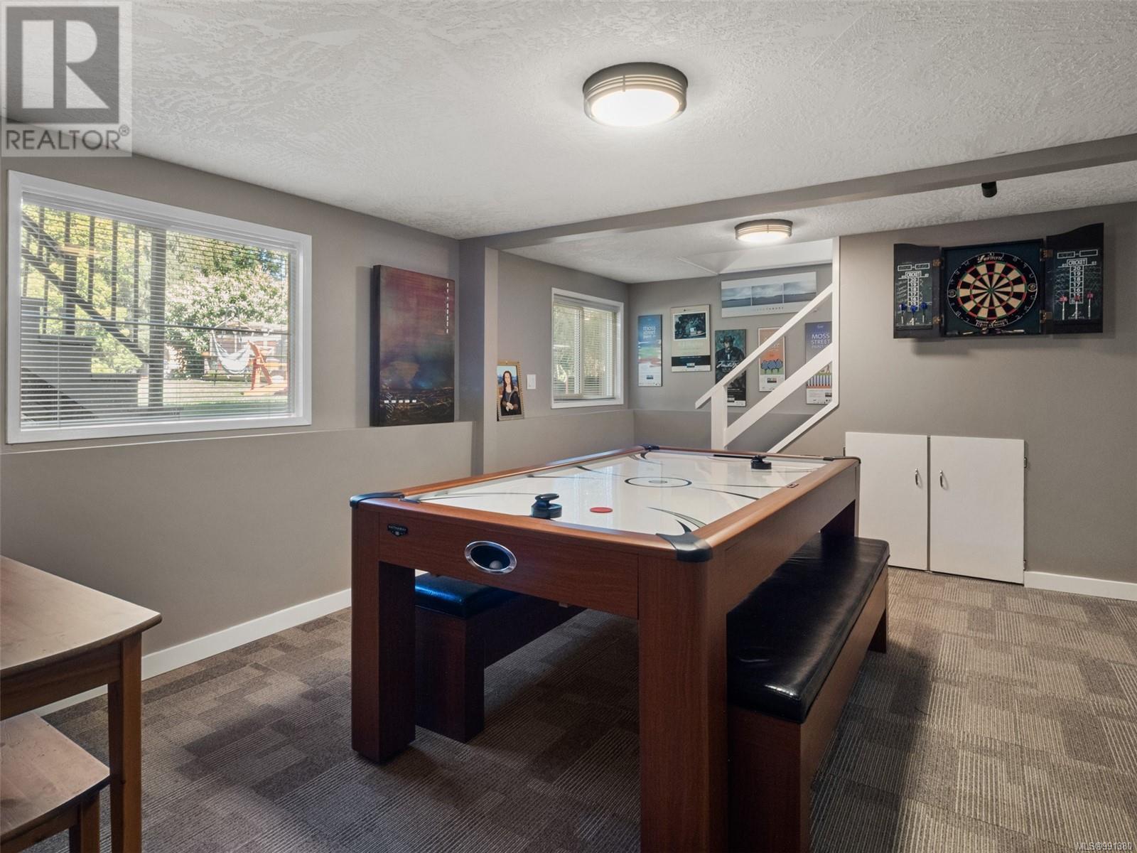 Photo 22 of 3640 Crestview Rd, Oak Bay BC