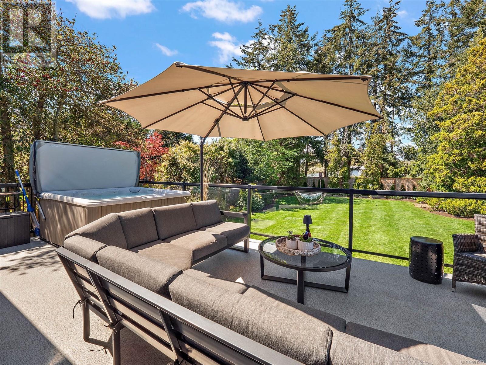 Photo 32 of 3640 Crestview Rd, Oak Bay BC
