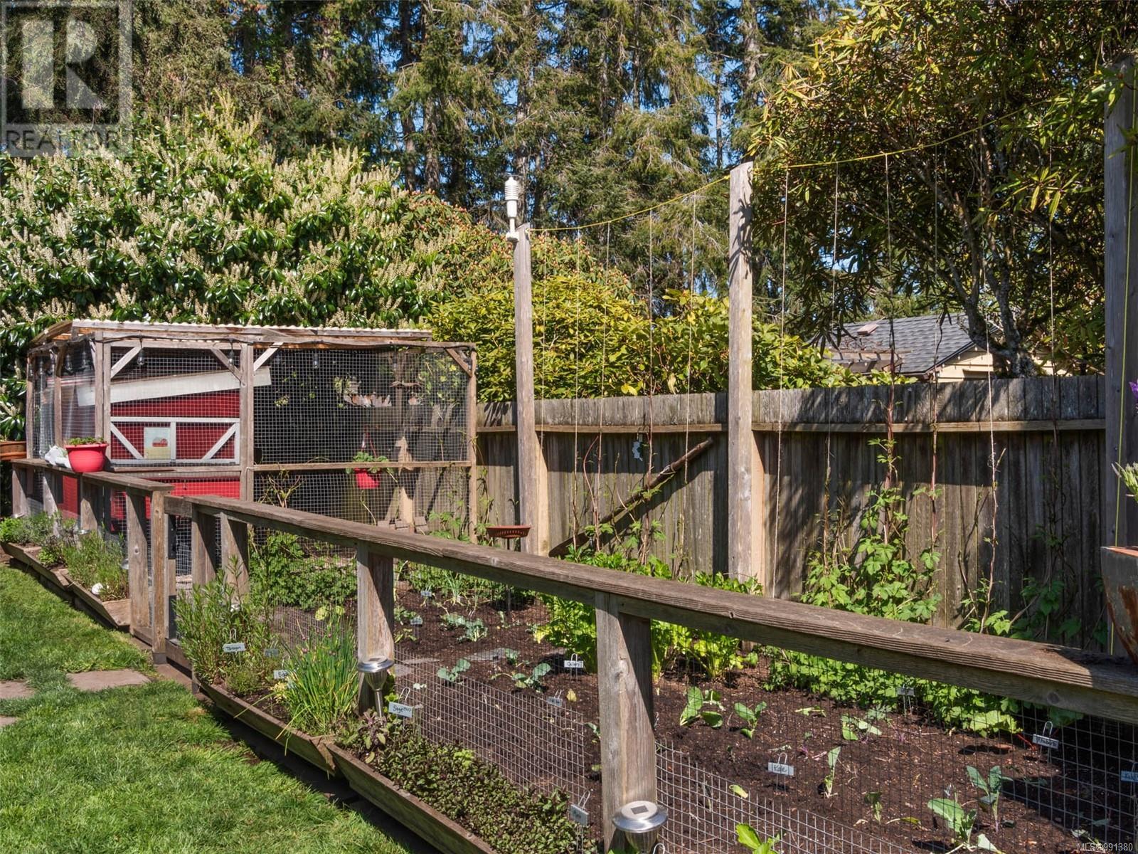 Photo 23 of 3640 Crestview Rd, Oak Bay BC
