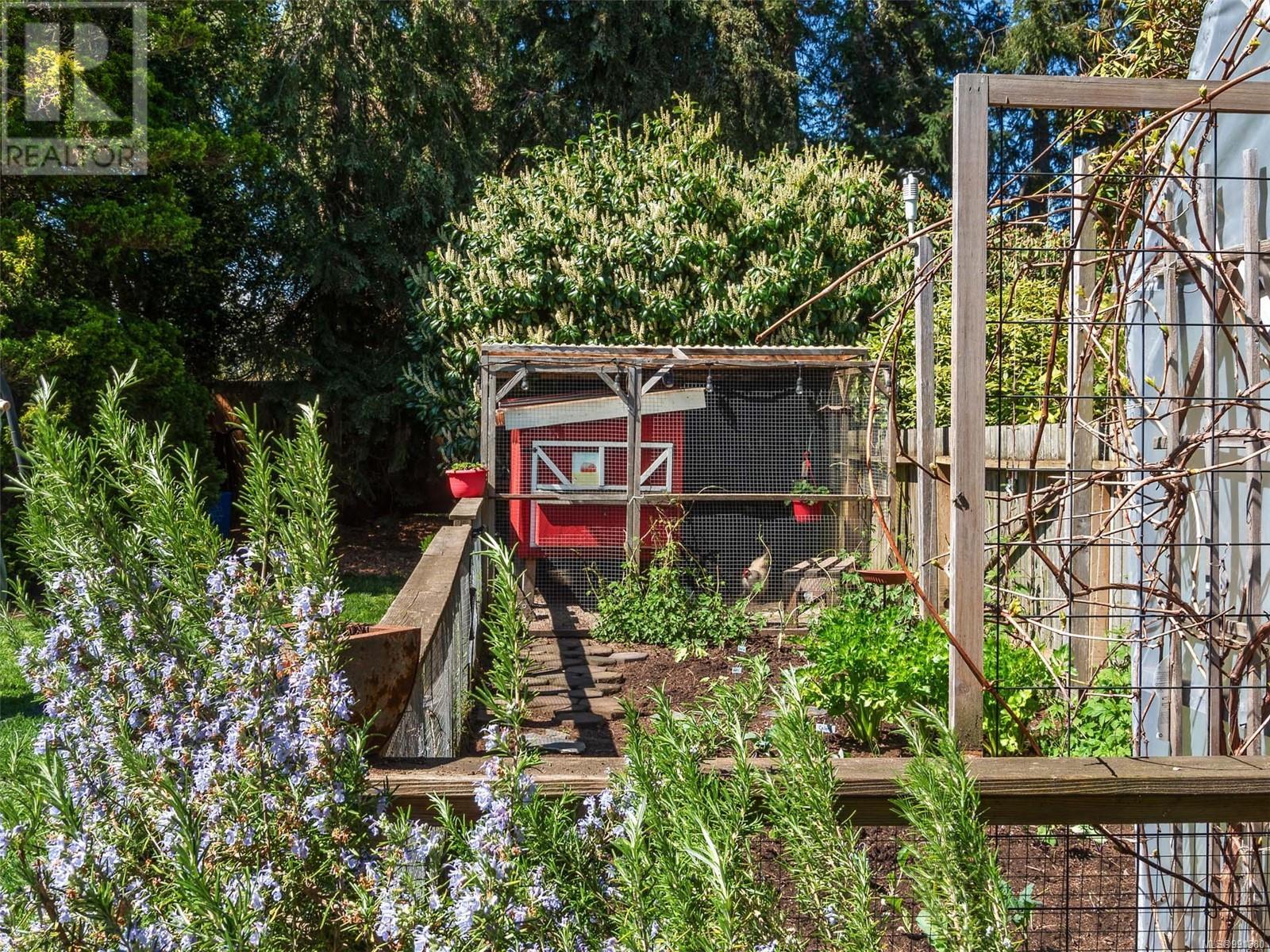 Photo 31 of 3640 Crestview Rd, Oak Bay BC