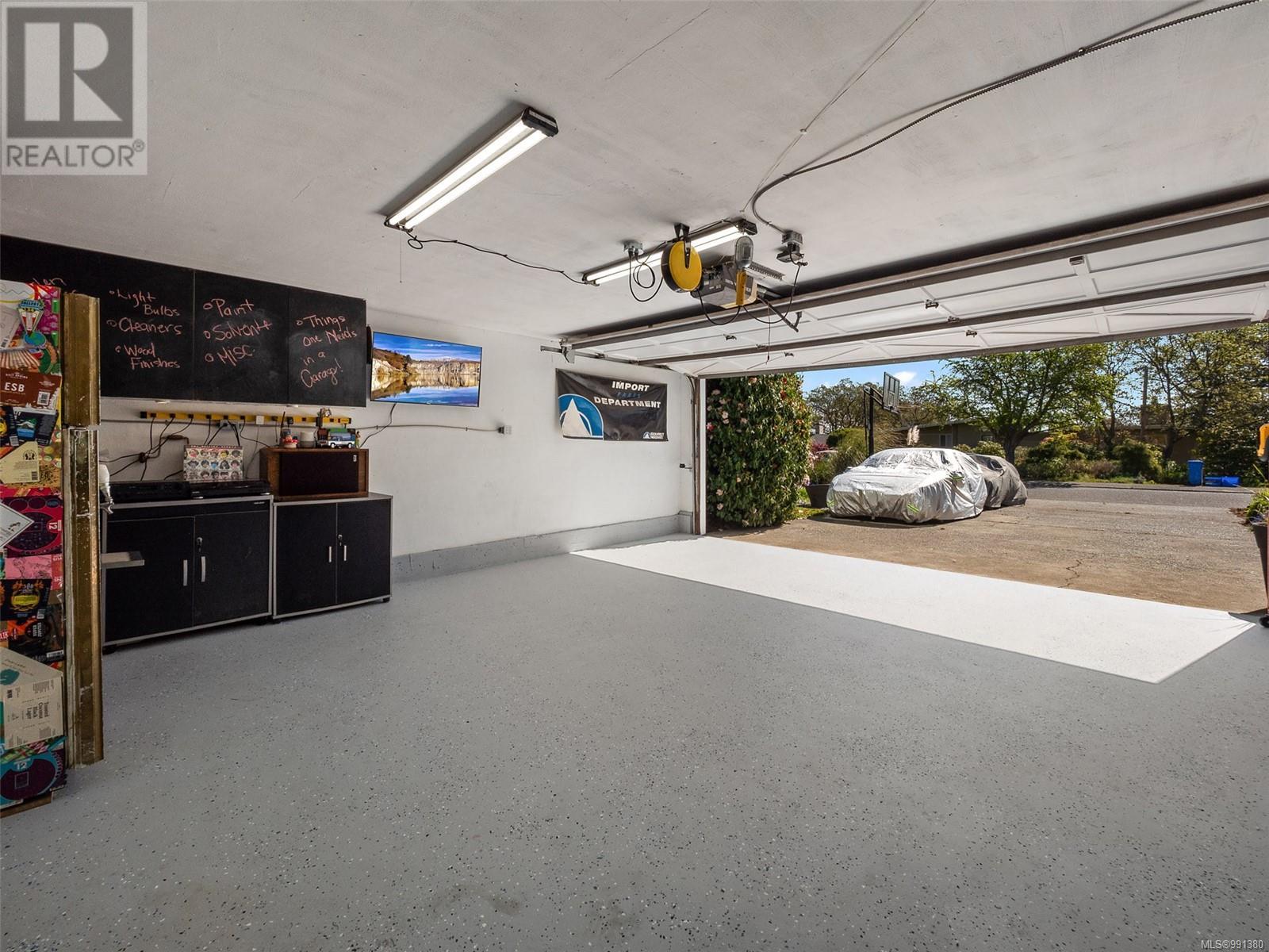 Photo 45 of 3640 Crestview Rd, Oak Bay BC