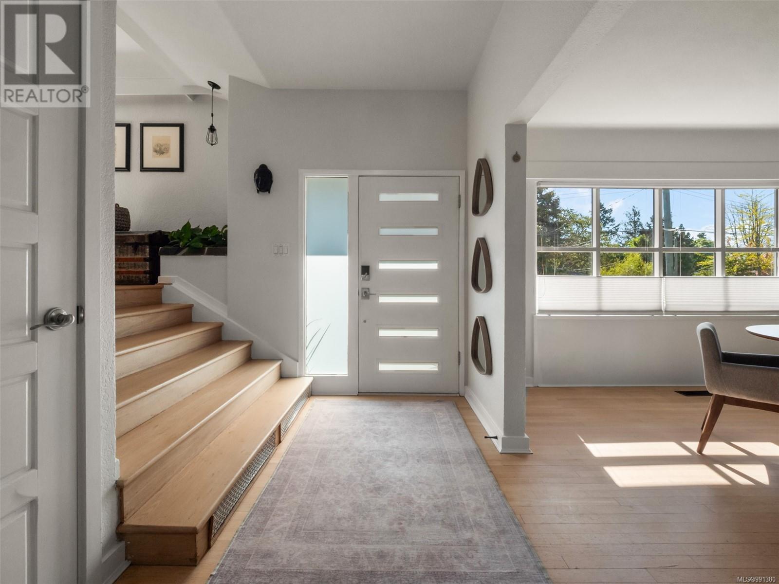 Photo 2 of 3640 Crestview Rd, Oak Bay BC