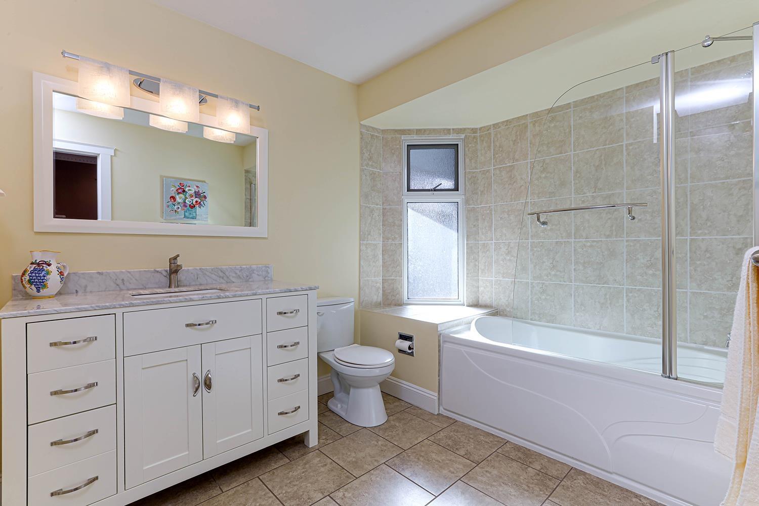 887 STEVENS STREET, White Rock