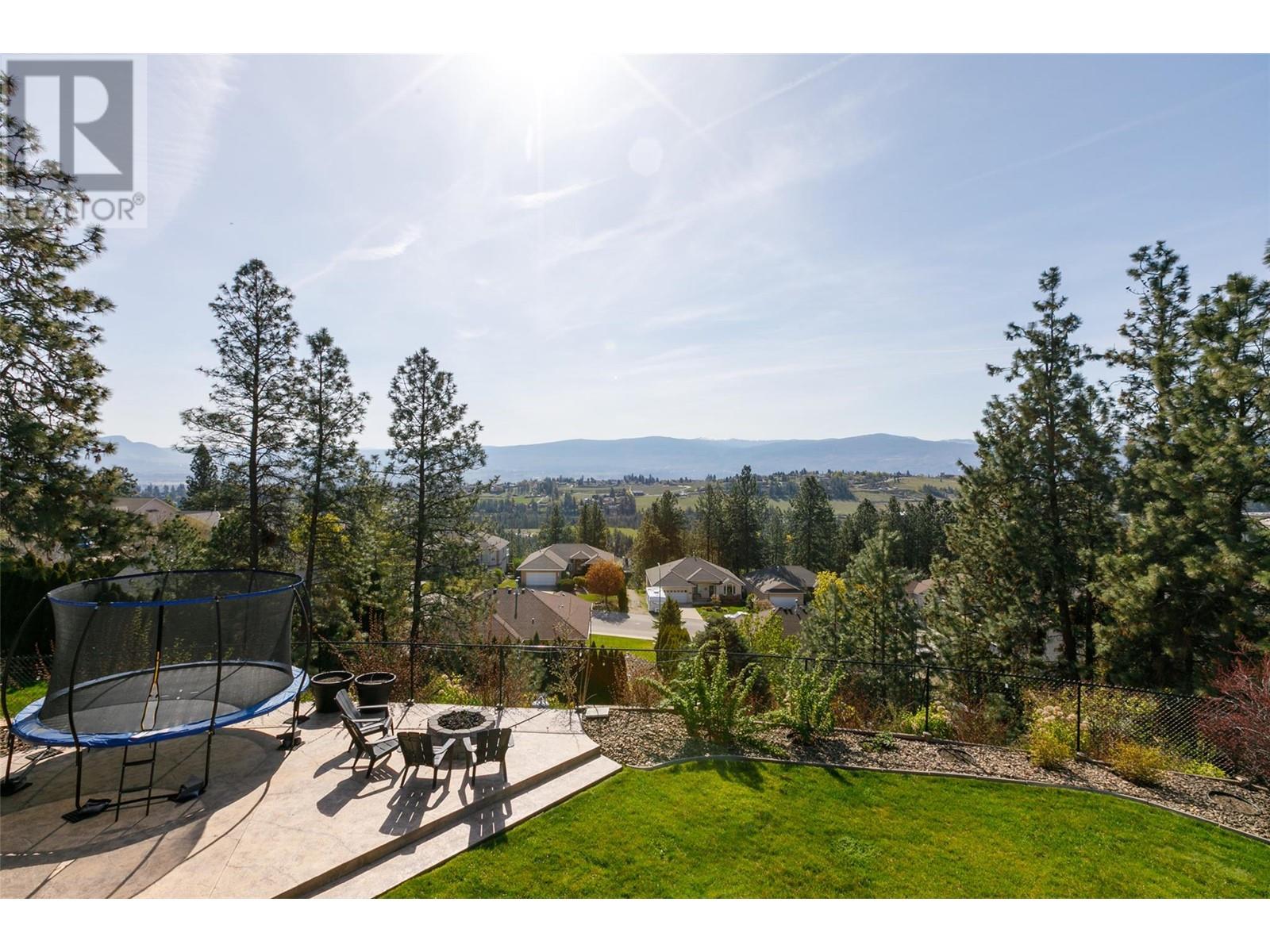  2053 Moonbeam Close, West Kelowna