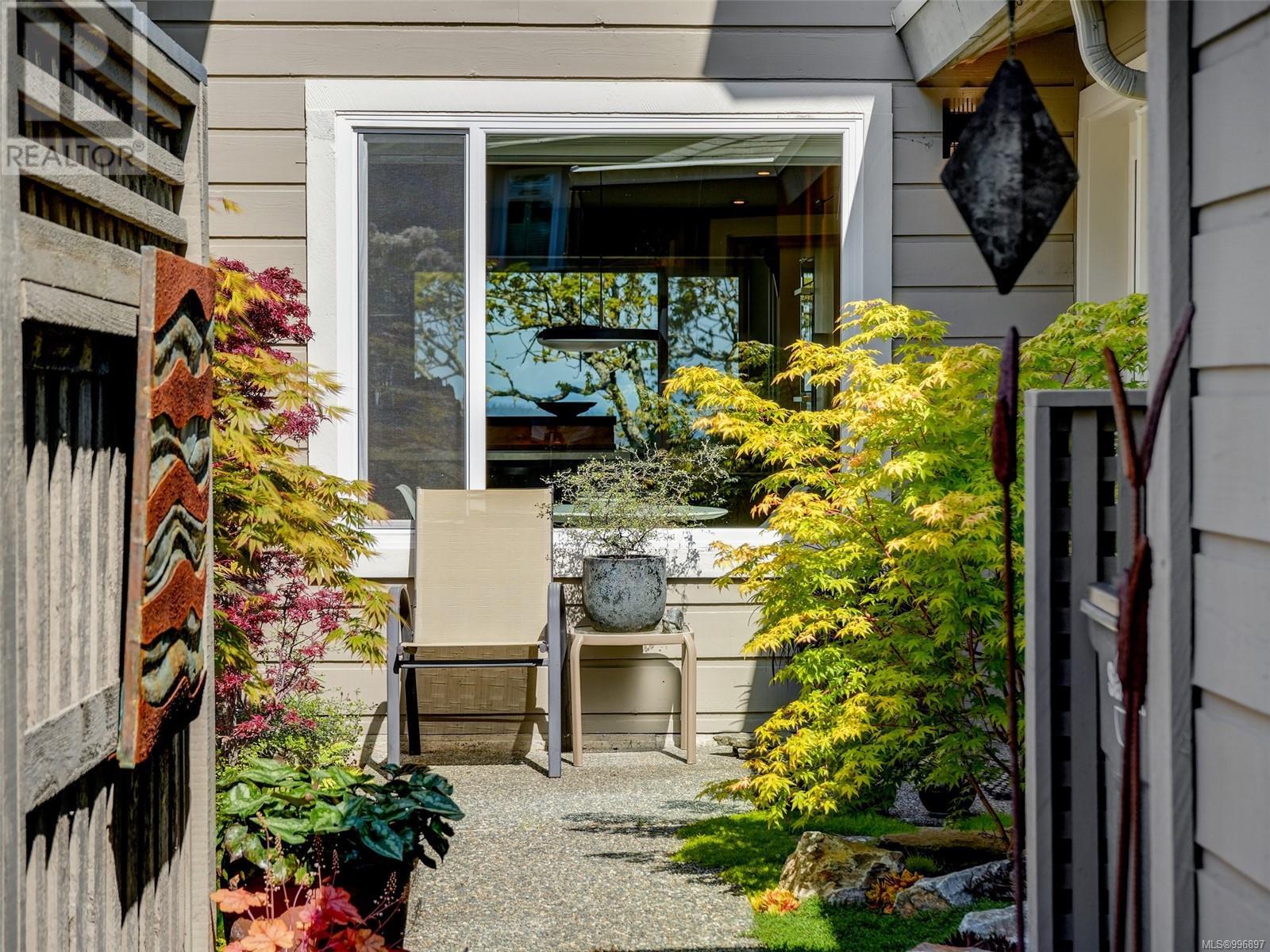 603 2829 Arbutus Road, Saanich