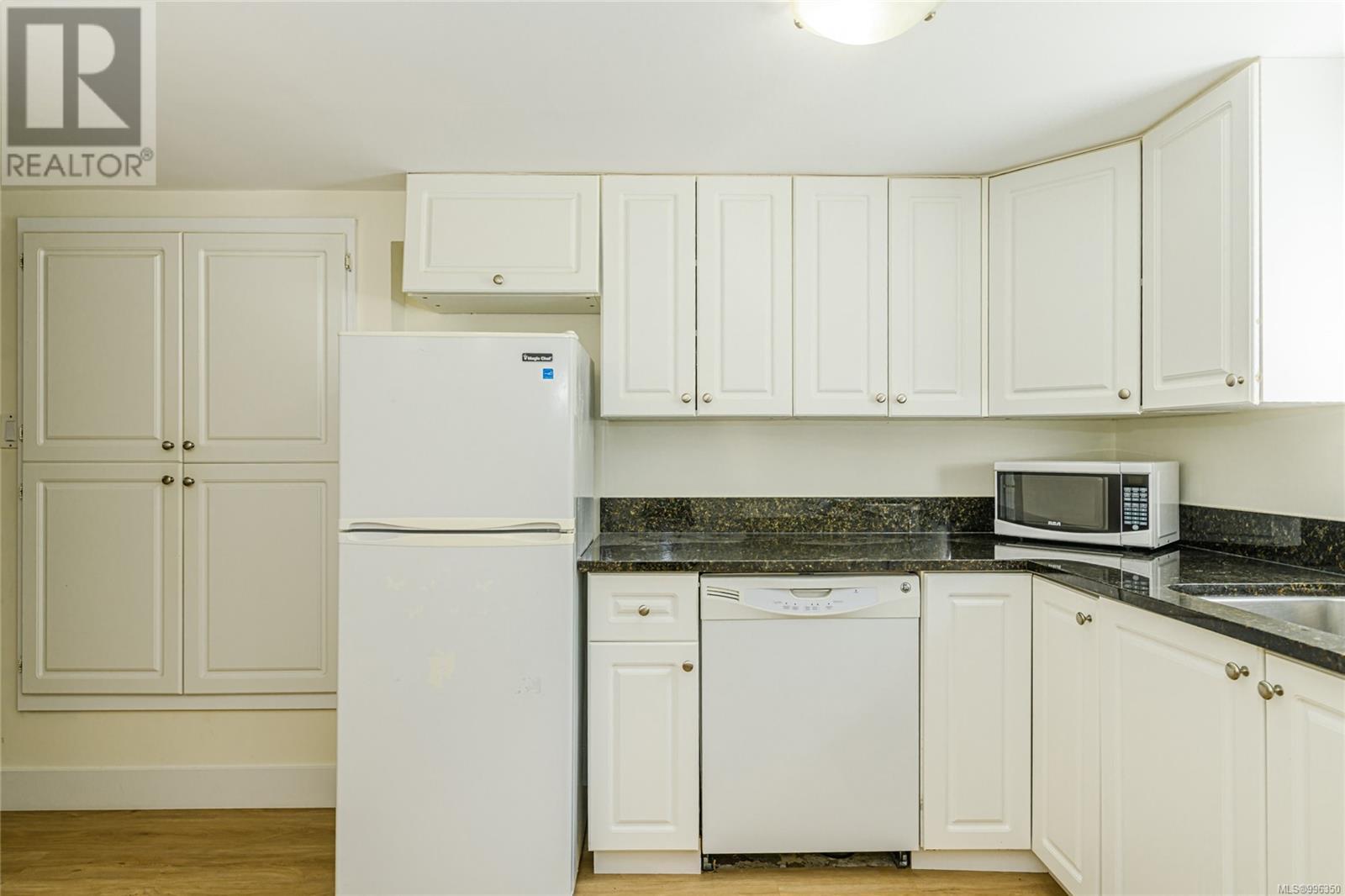  999 Leslie Drive, Saanich
