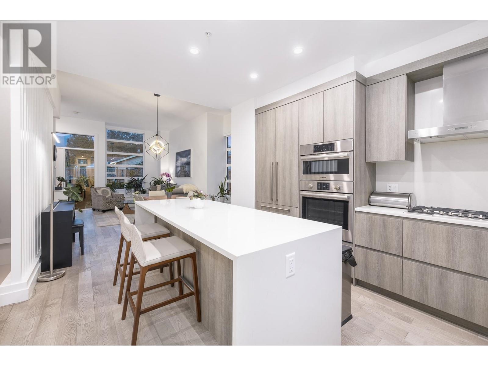 160 2060 CURLING ROAD, North Vancouver