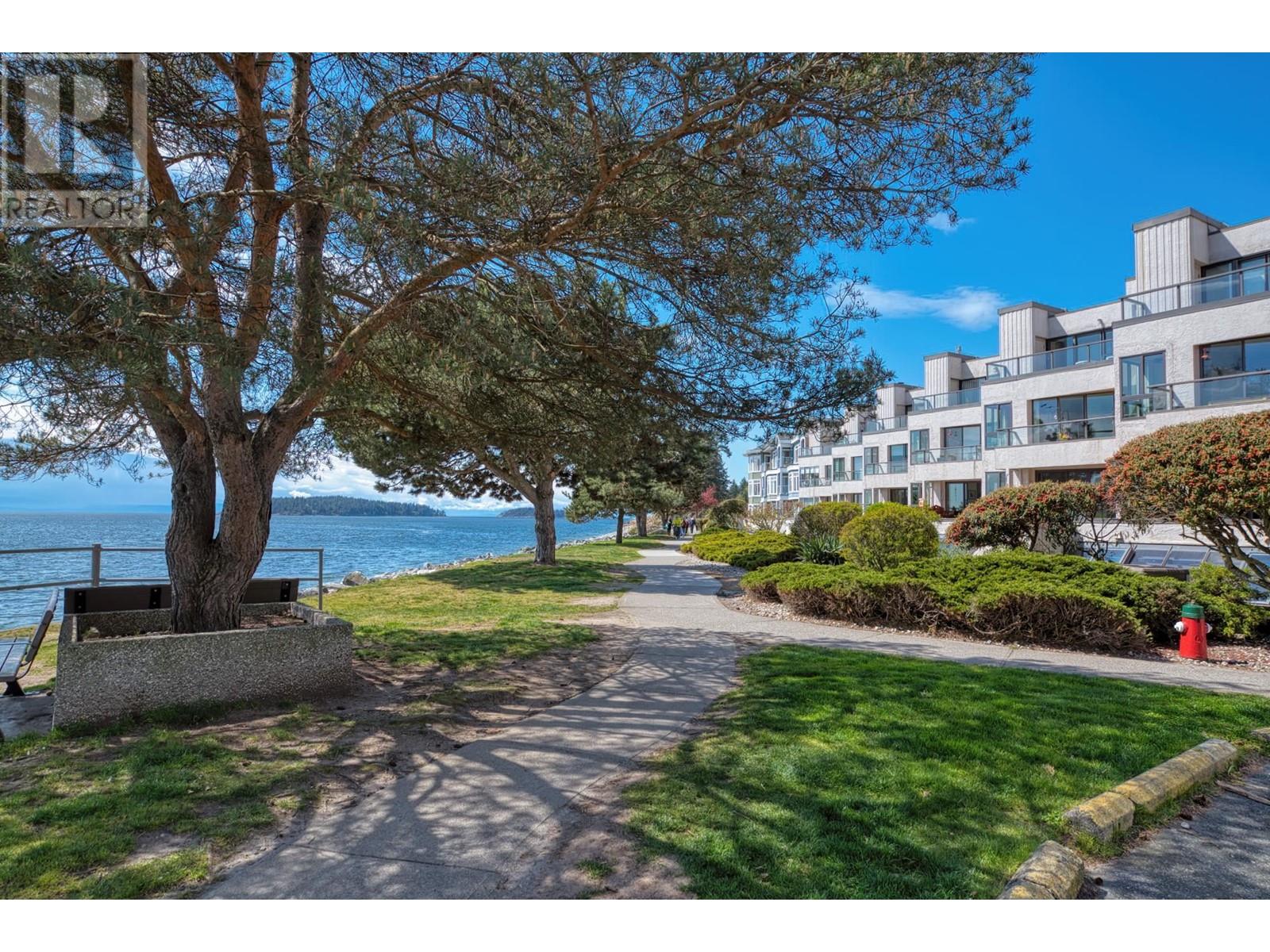 3 5477 WHARF AVENUE, Sechelt