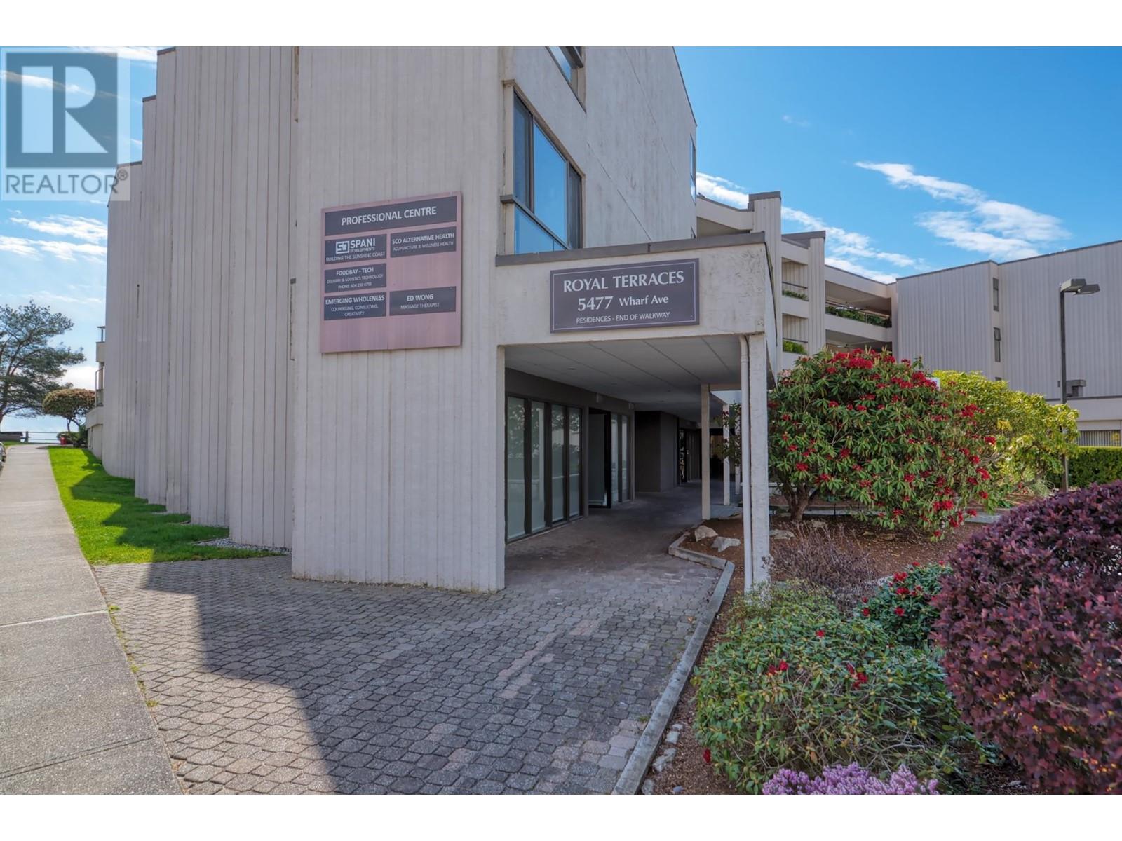 3 5477 WHARF AVENUE, Sechelt