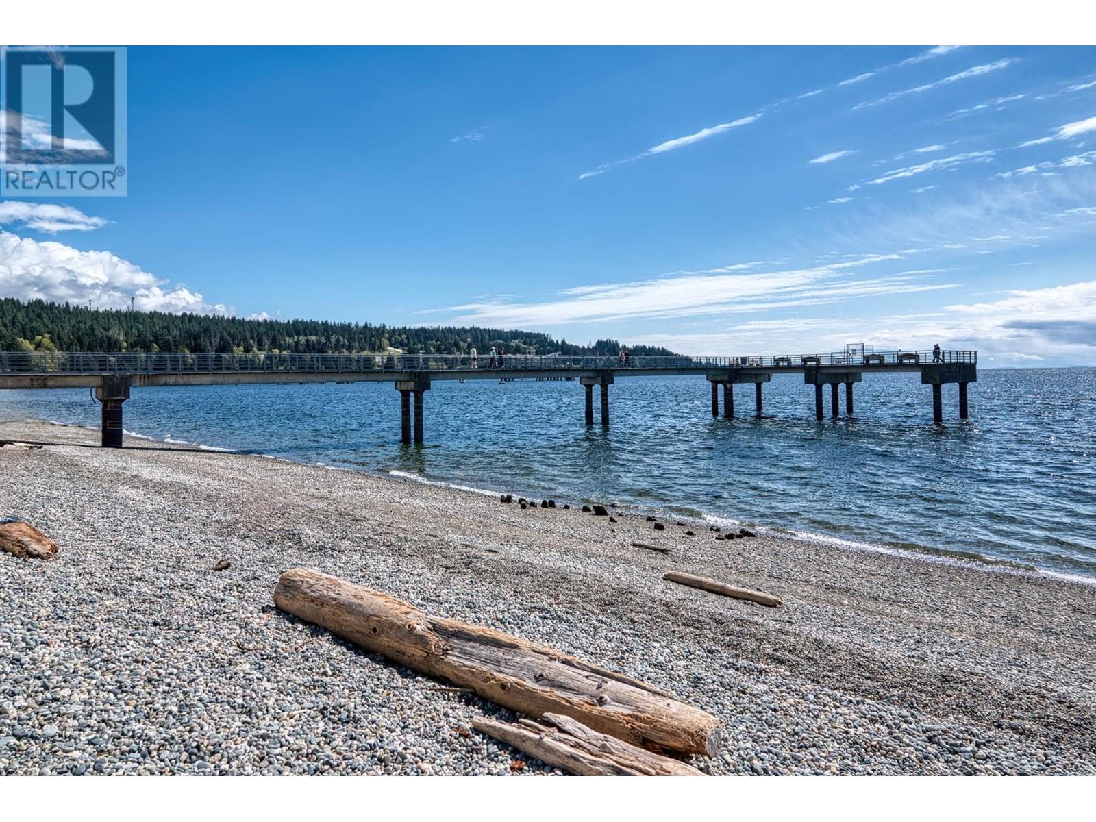 3 5477 WHARF AVENUE, Sechelt