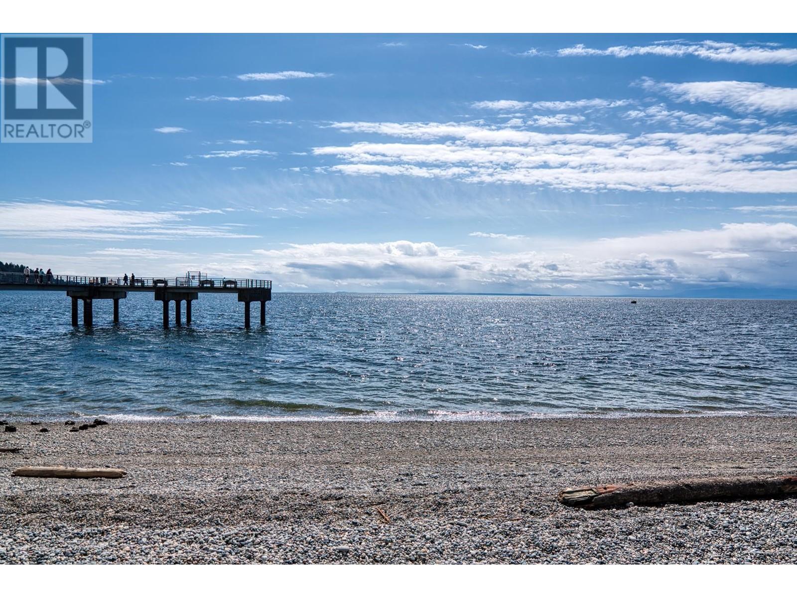 3 5477 WHARF AVENUE, Sechelt