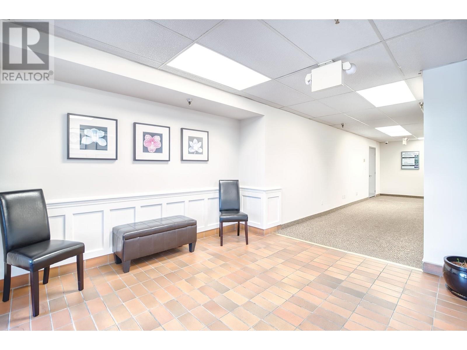 3 5477 WHARF AVENUE, Sechelt