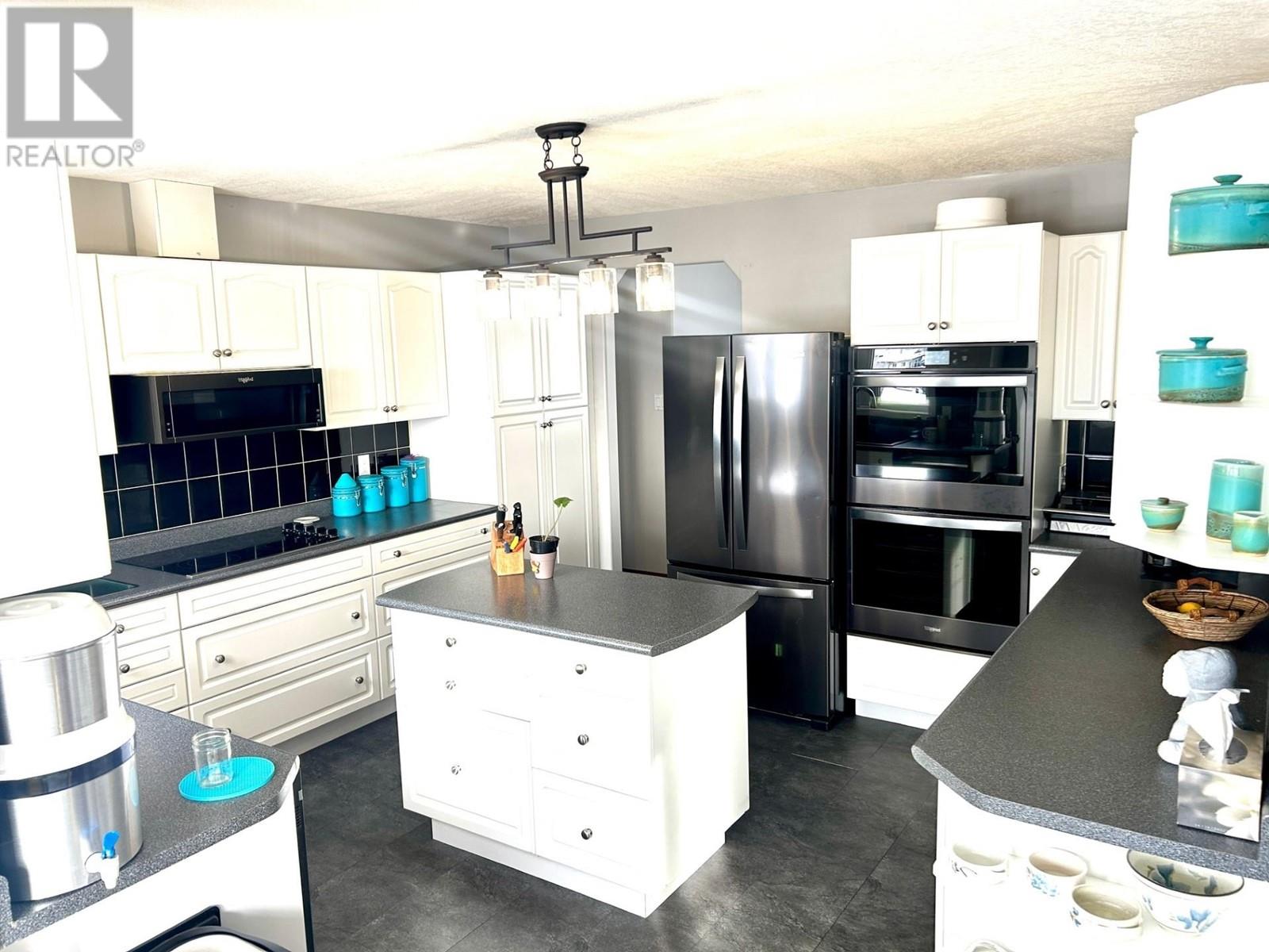 5527 MINNAKER CRESCENT, Fort Nelson