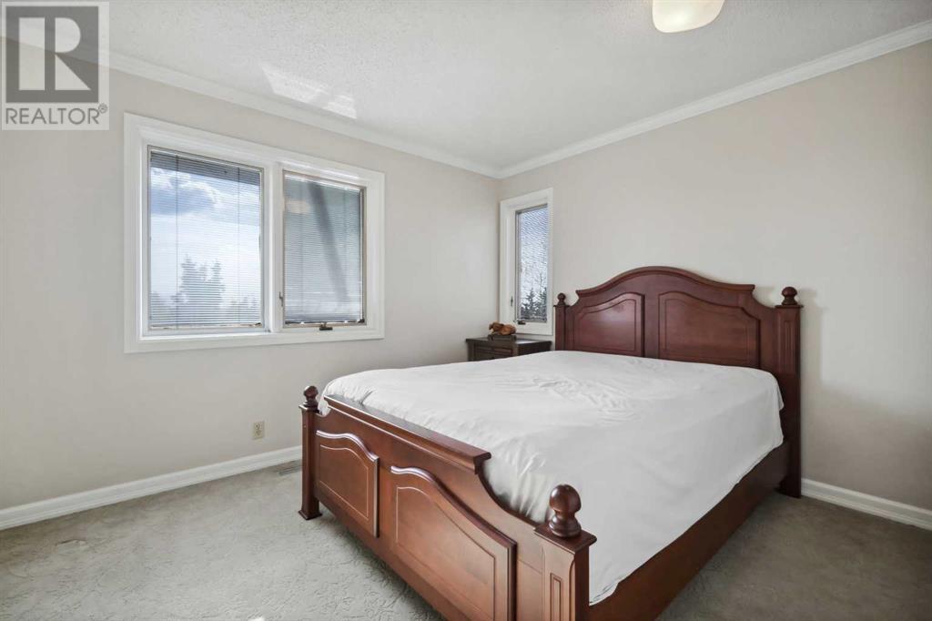Single Family House for Sale in  Edcath Mews NW Edgemont Calgary 