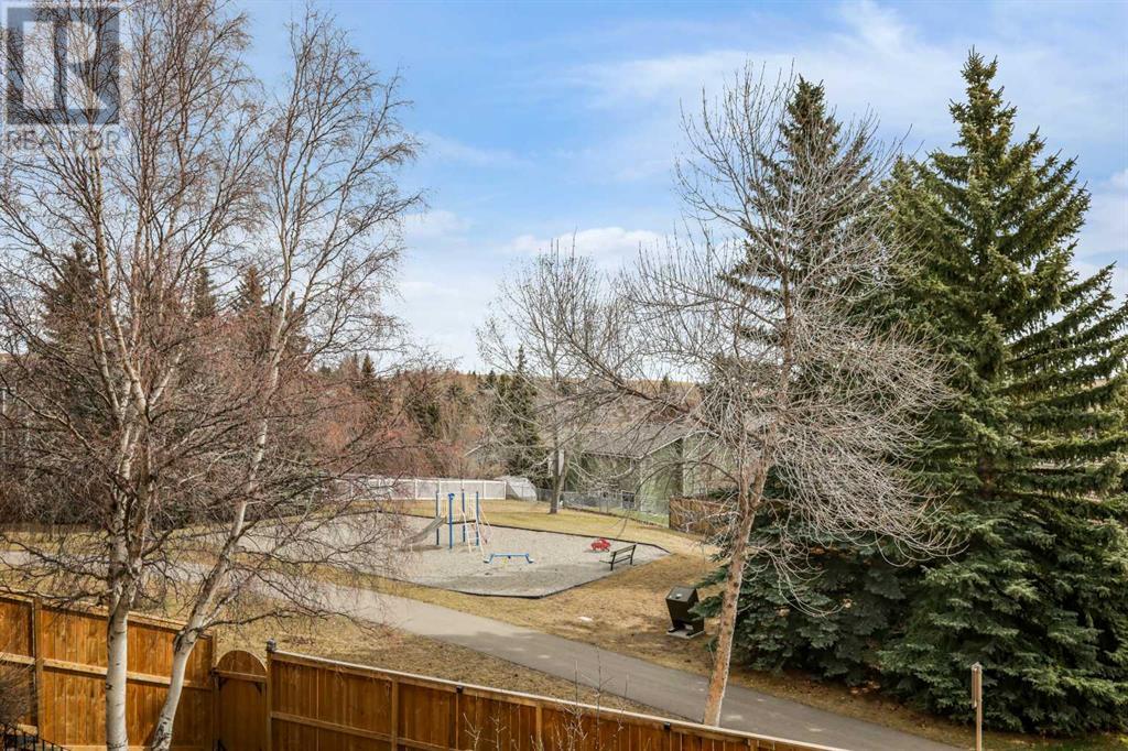 Single Family House for Sale in  Edcath Mews NW Edgemont Calgary 