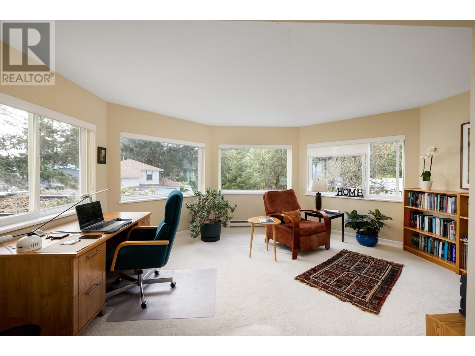 214 1585 FIELD ROAD, Sechelt